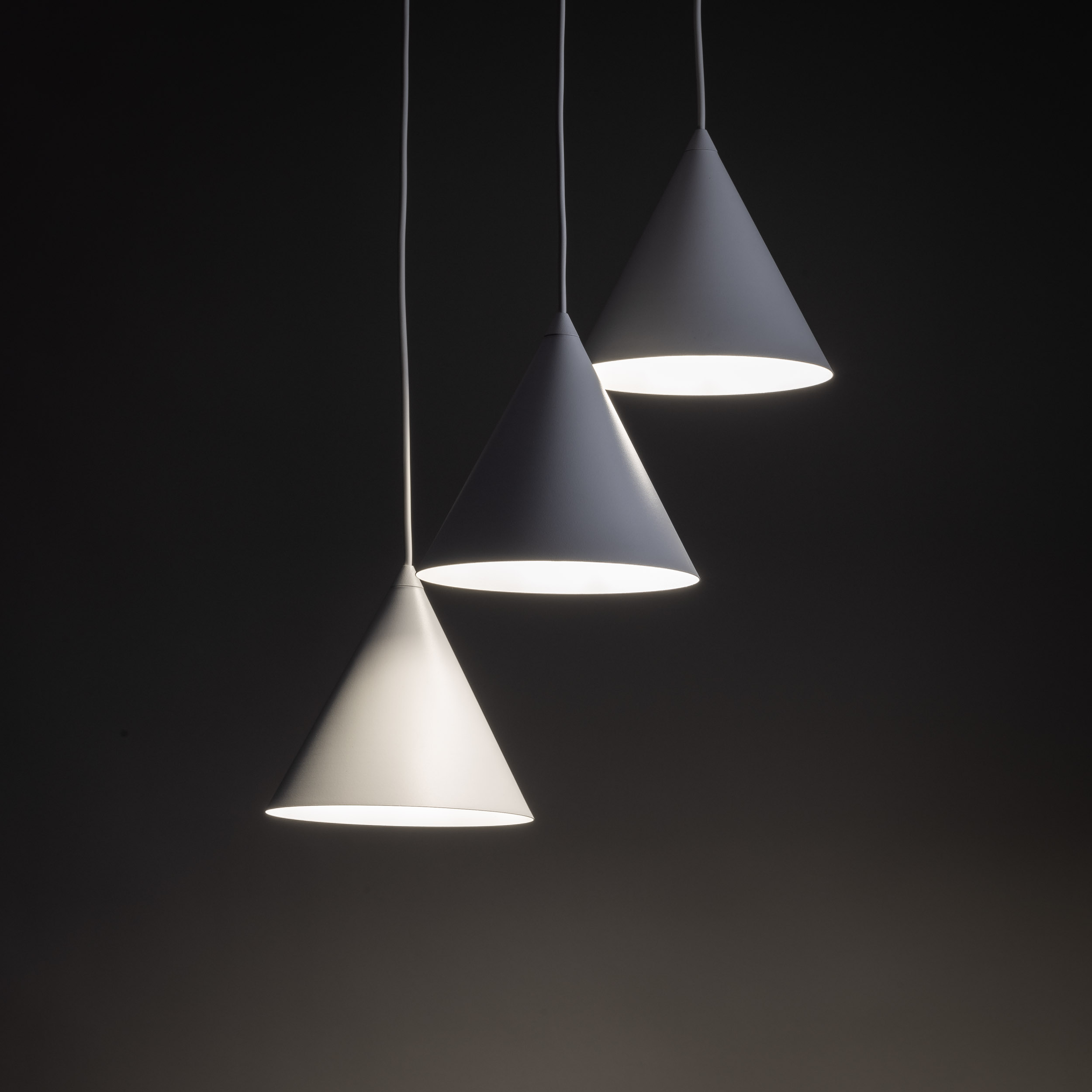 Lampa Suspendată Cono Alb 3 Rotund